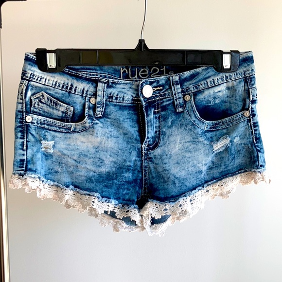 Lace Trimmed Jean shorts - Picture 1 of 2